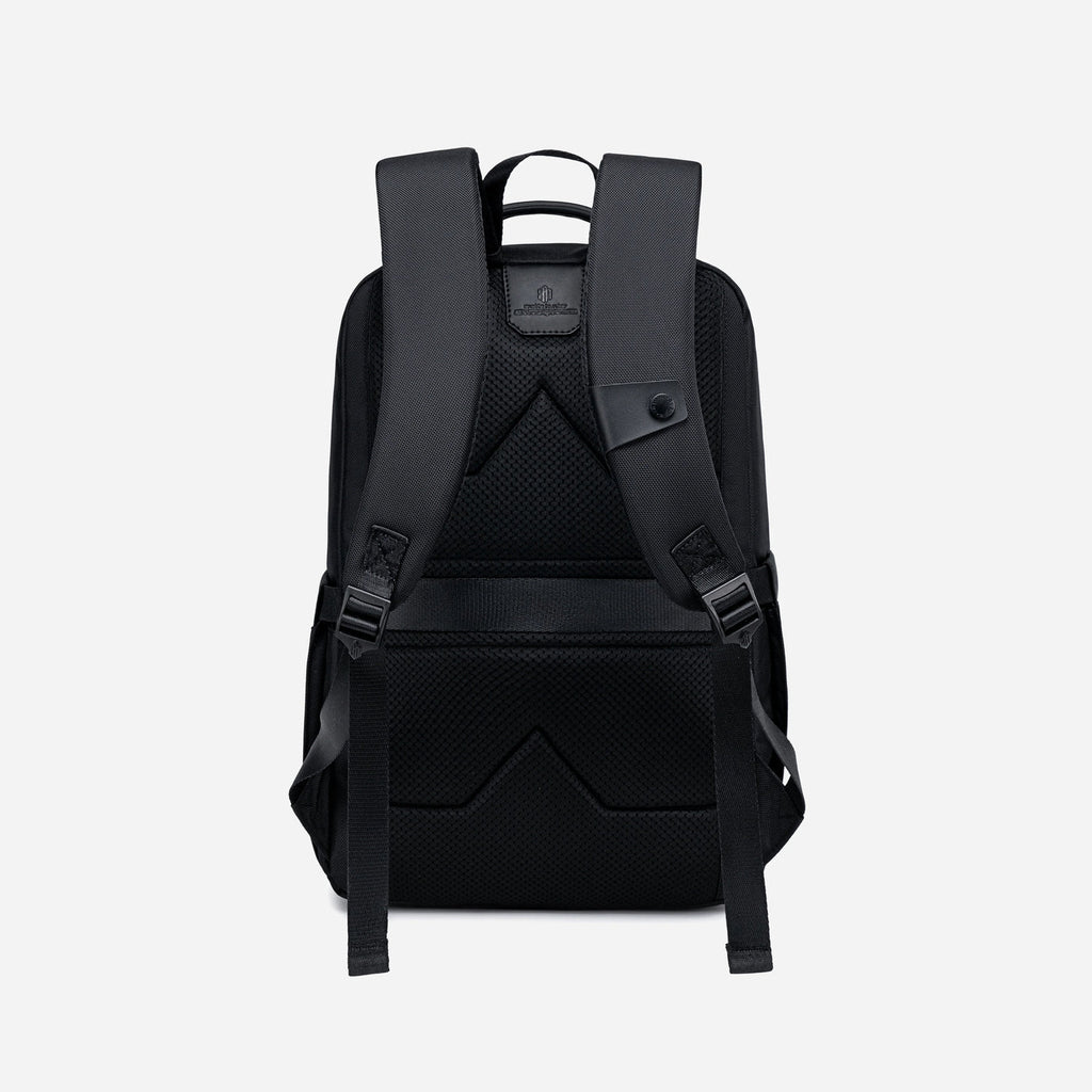 Arctic Hunter B00670