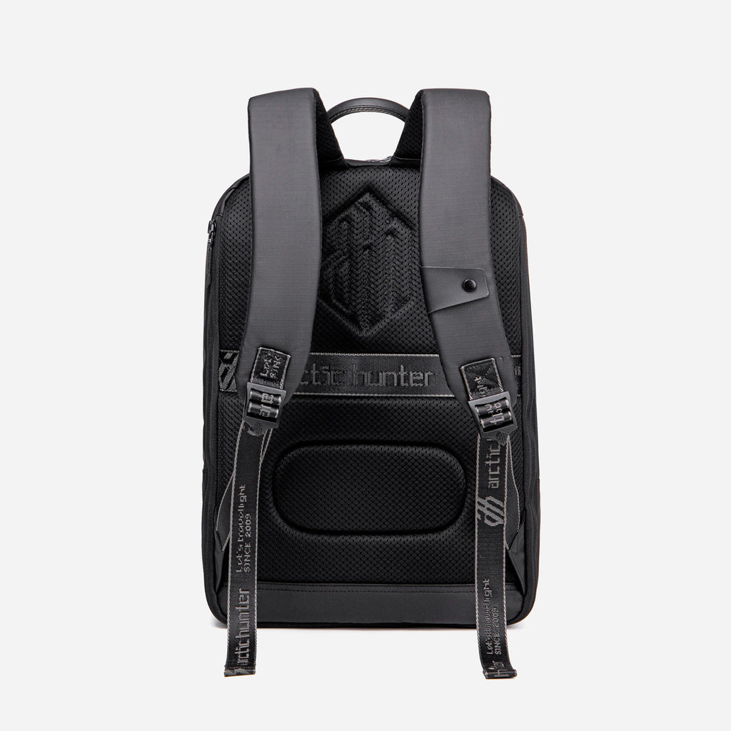 Arctic Hunter B00529