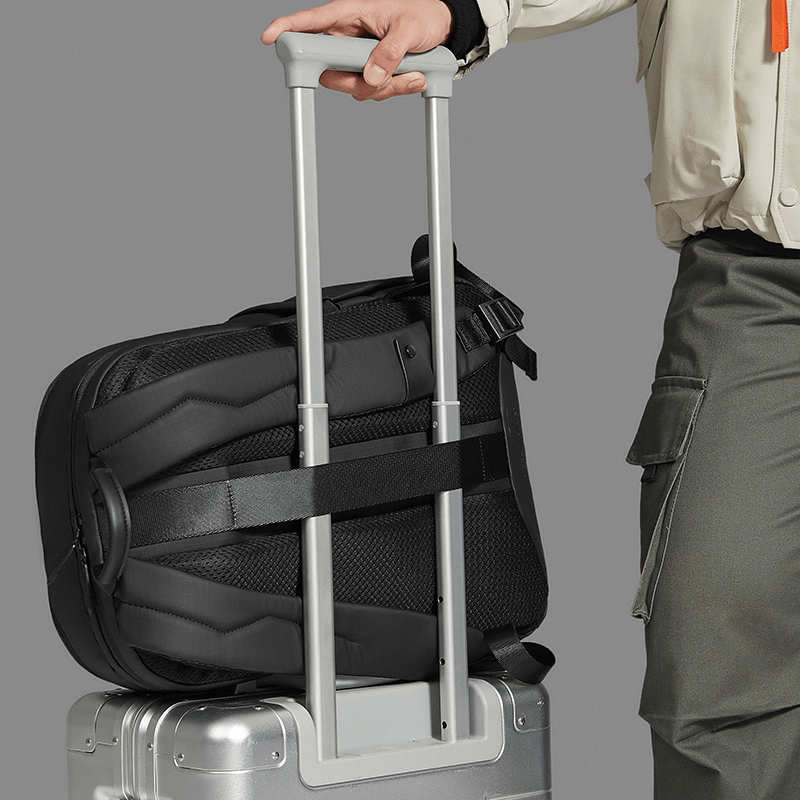 Arctic Hunter B00534