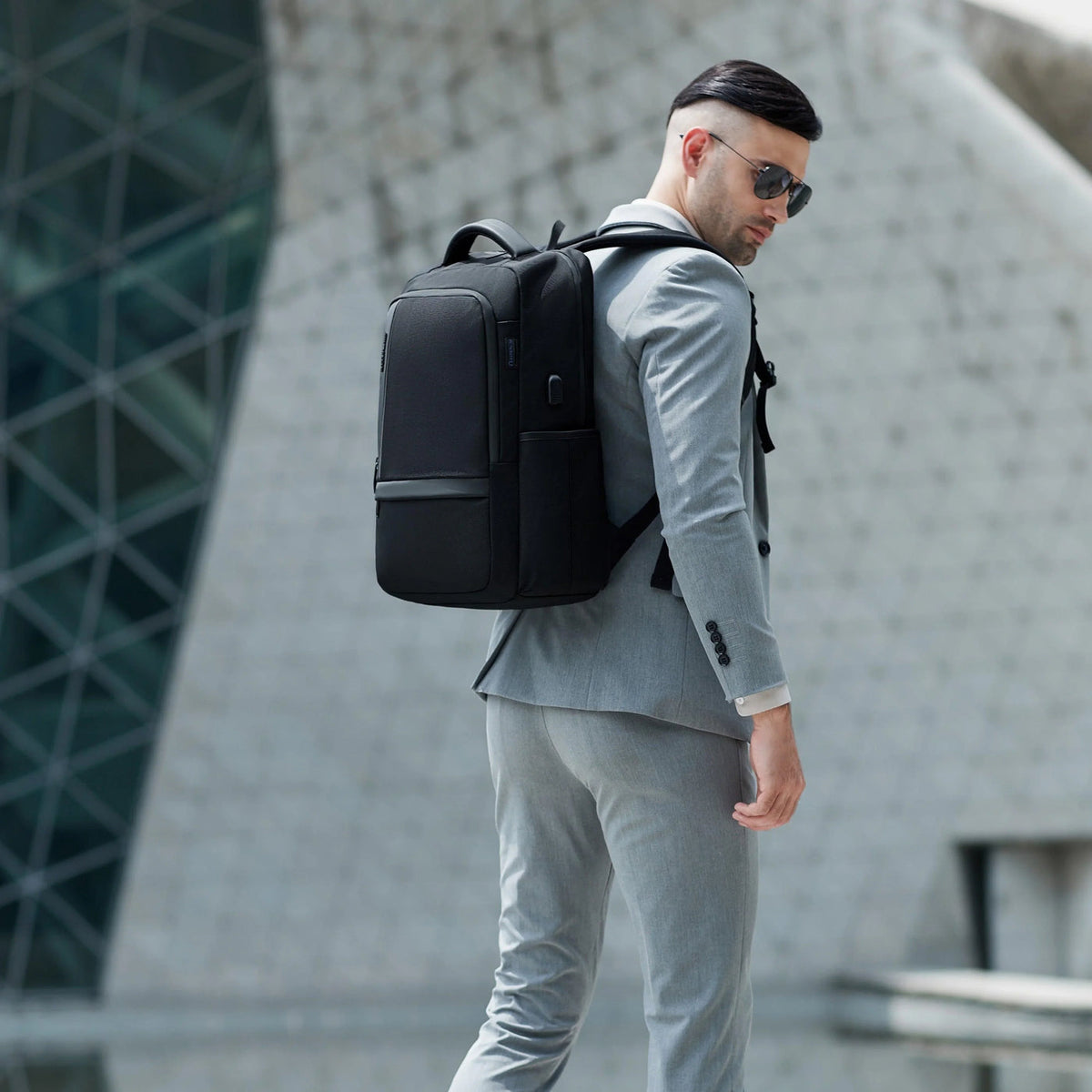 Arctic Hunter B00120