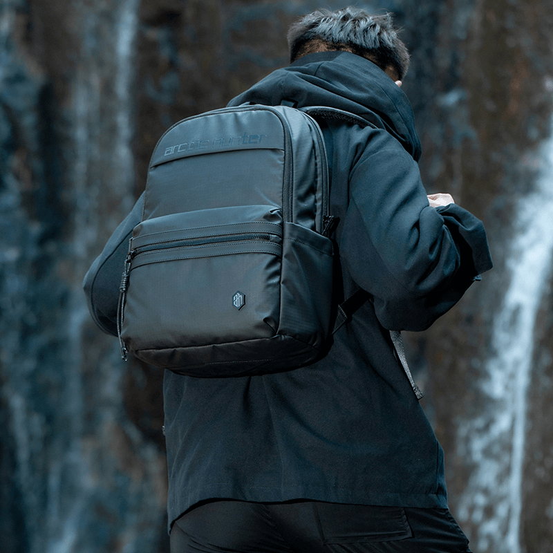 Arctic Hunter B00536