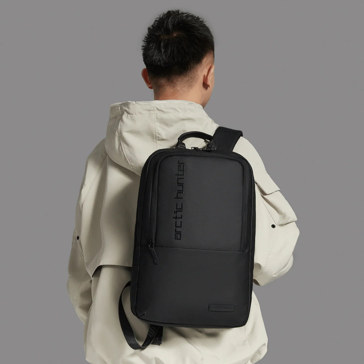 Arctic Hunter B00529